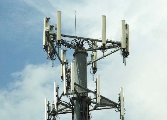 Three and EE to share masts