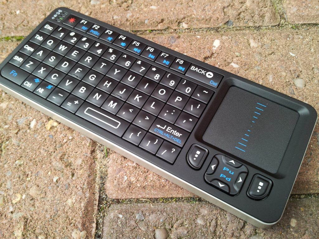 wireless-keyboard-and-remote-control-in-one-coolsmartphone