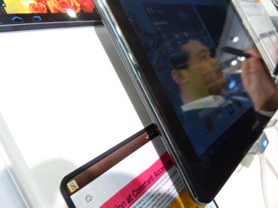 MWC   Hands On Samsung Note 10.1 (Part 2)