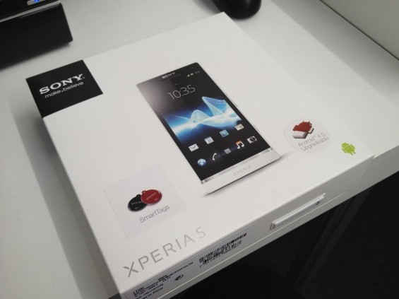 Xperia S Hands on photos and first unboxing