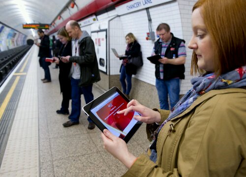 Status: OMG! WiFi at the Tube station