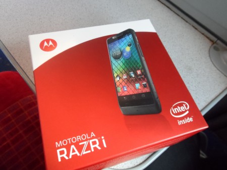 Motorola RAZR i   Review