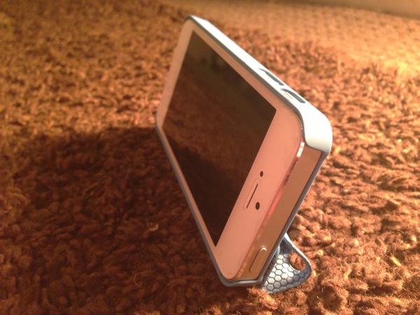 Magnetic Smart Cover and Stand Case for iPhone 5   Review