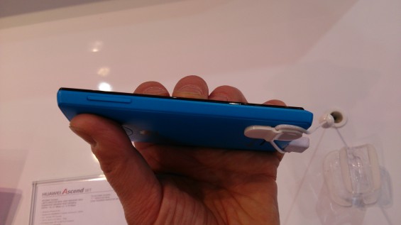 MWC   Huawei Ascend W1 Hands on