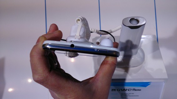 MWC   ZTE Grand Memo hands on