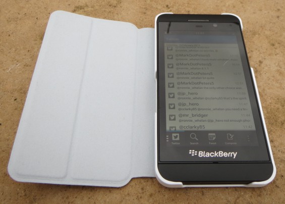 BlackBerry Z10 official leather flip case review