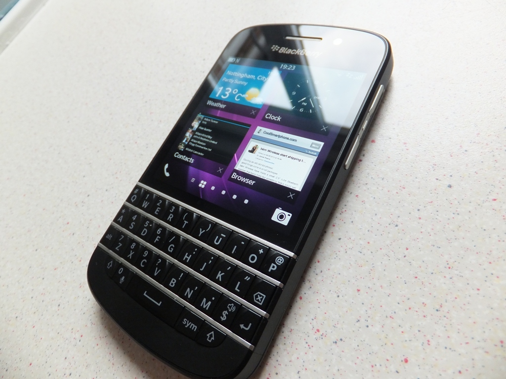 More woes for beleaguered Blackberry