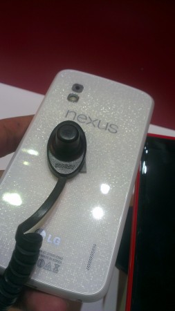 White Nexus 4 on display in Dubai   pictures, video and an apology