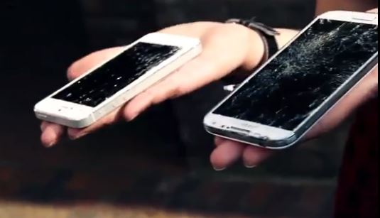 Samsung Galaxy S4 and the iPhone 5 take a flight