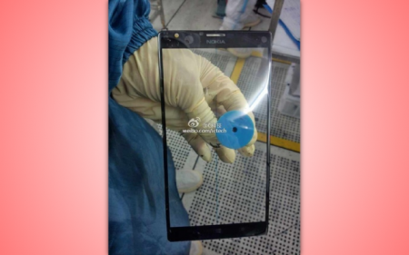 Lumia phablet spotted, or at least part of one