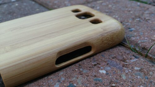 Review   The Snugg real bamboo wooden case