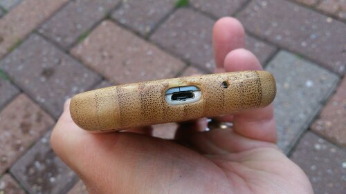 Review   The Snugg real bamboo wooden case