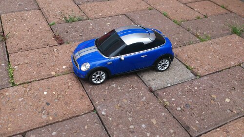 BeeWi Bluetooth controlled Mini Cooper Coupé review