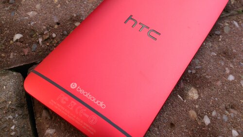 HTC One in Glamour Red   Photo special