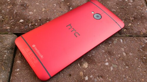 HTC One in Glamour Red   Photo special
