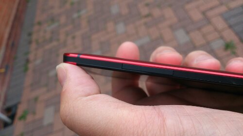 HTC One in Glamour Red   Photo special