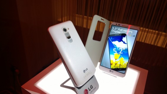 Hands on with the LG G2 at the UK launch party