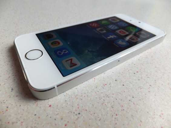 Deal   iPhone 5s 16GB. £199 from Argos.