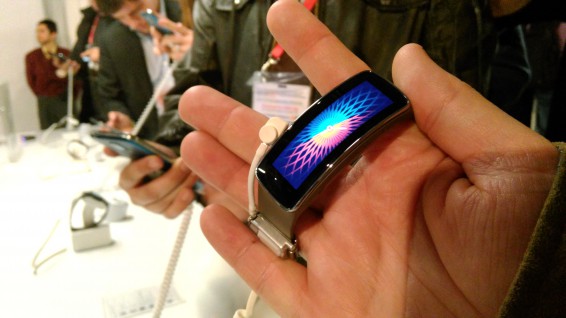 Samsung Gear Fit   Hands on