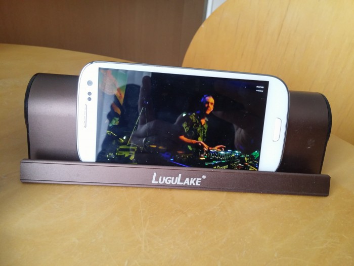 Review   LuguLake Bluetooth speaker and built in stand