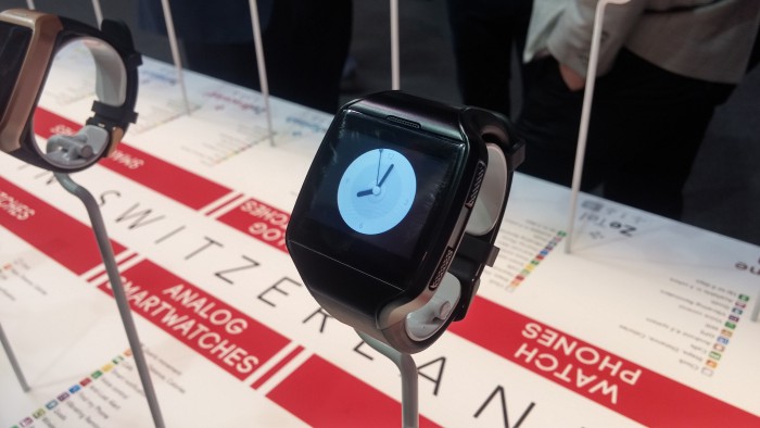 MWC   Kronoz. Can a watch maker create a smartwatch?