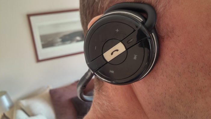 Kinivo BTH240 Bluetooth over ear headphones. Reviewed.