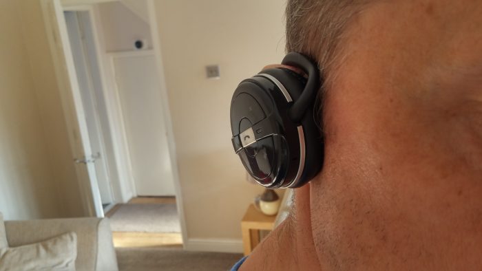 Kinivo BTH240 Bluetooth over ear headphones. Reviewed.