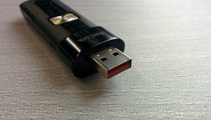 Sandisk Wireless Flash Drive   Review