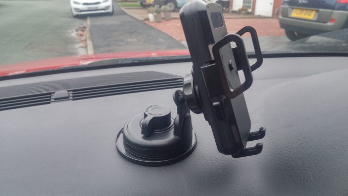 EasGear Qi Wireless car charger and phone holder review