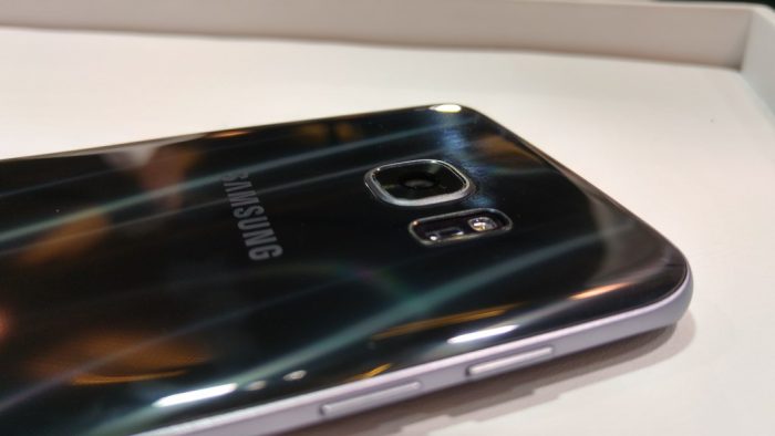 Samsung Galaxy S7 and S7 edge arrive in stores