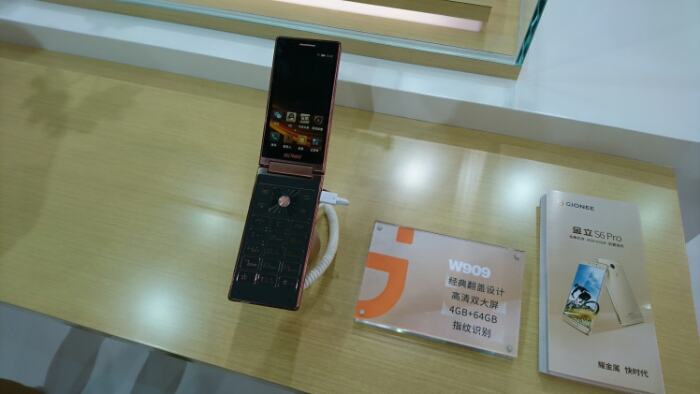 A blast from the past.. a Gionee Flip Phone   MWC Shanghai