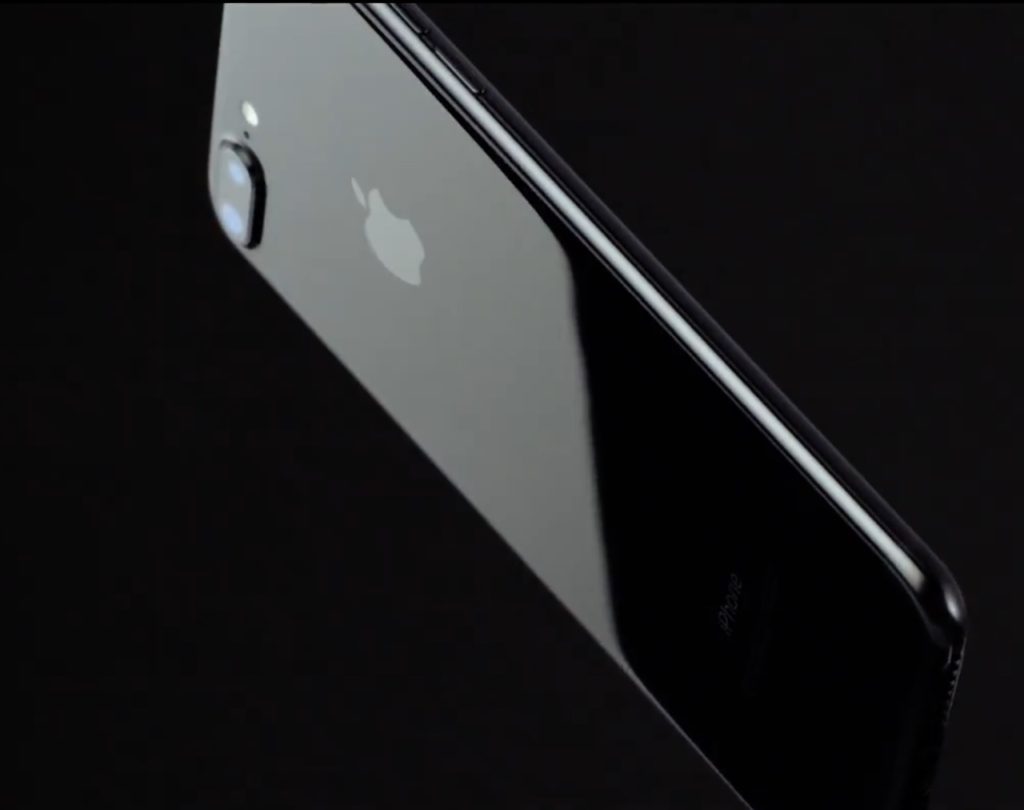 Apple admit the Jet Black iPhone 7 prone to scratching. 