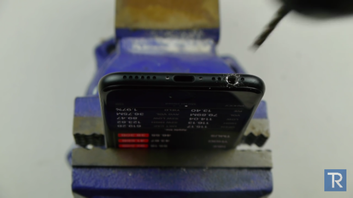 The hidden iPhone 7 3.5mm audio port   How to find it