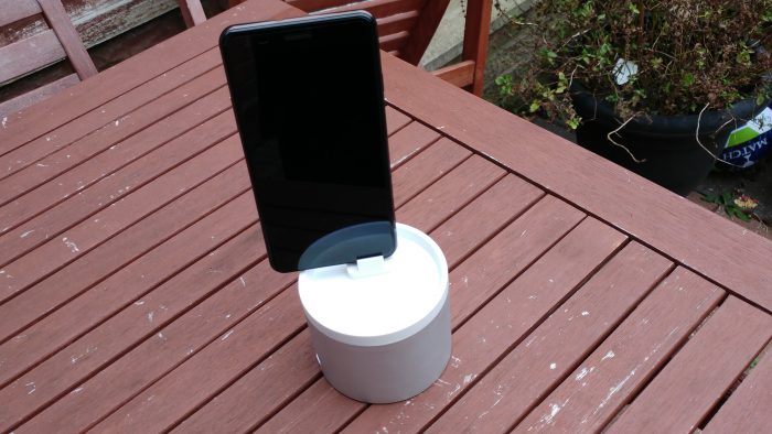 Oittm Nightstand Charger for Apple Watch and smartphones   Review