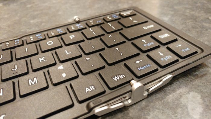 Welcome to my ultra mini office. iClever Foldable Wireless Bluetooth Keyboard   Review