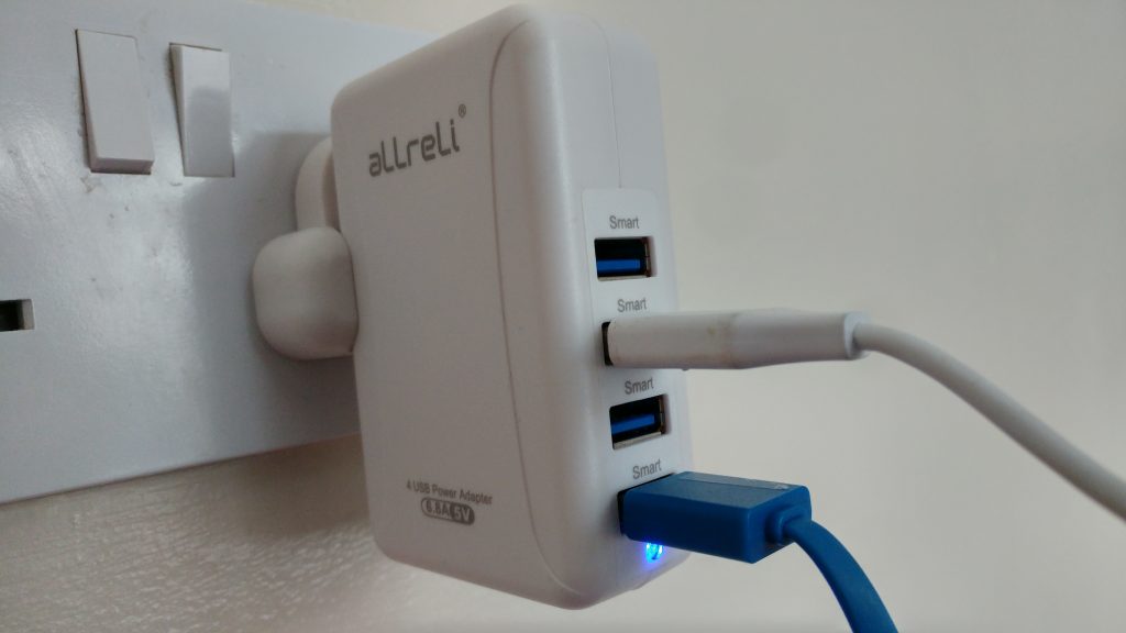 aLLreLi 4 port Travel Wall Adapter   Review