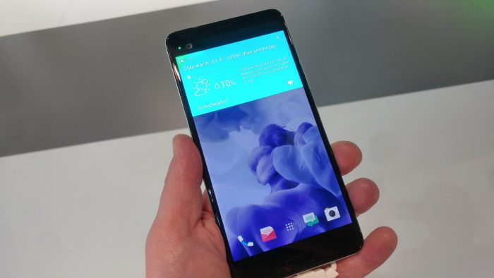 MWC   Hands on with the HTC U Play and U Ultra