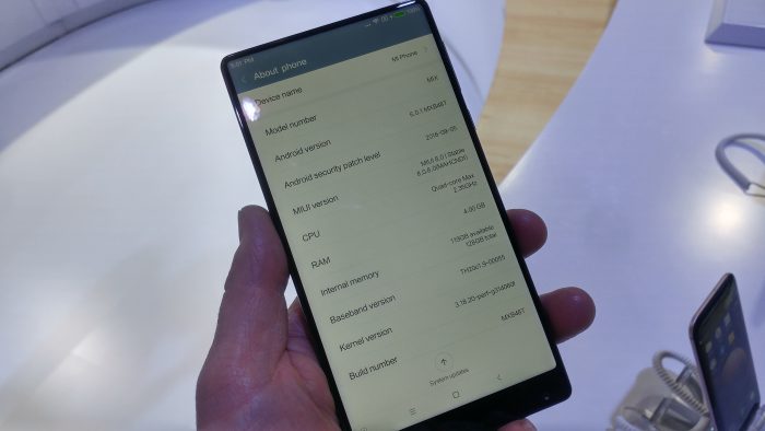 MWC   Oh wow, Im in love! Hands on with the Xiaomi Mi MIX