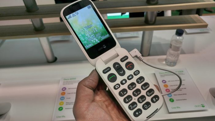 Doro 6050 feature phone now available to buy