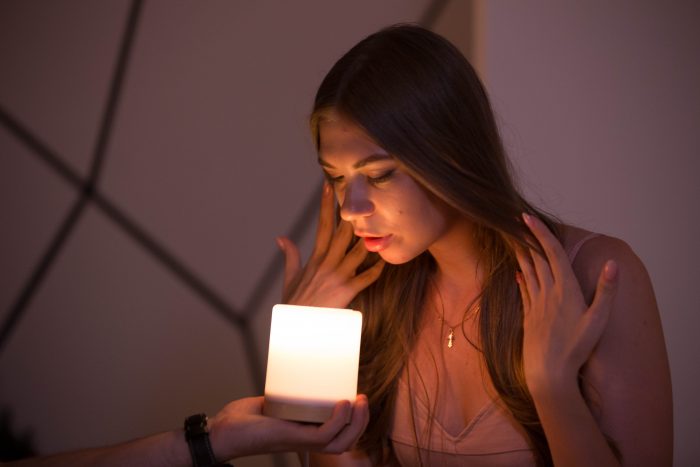 Heelight. A remote control bulb, without Bluetooth or WiFi