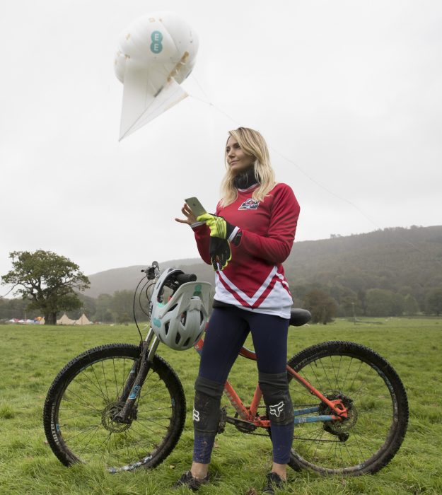 EE sticks a mast in the sky to cover biking event