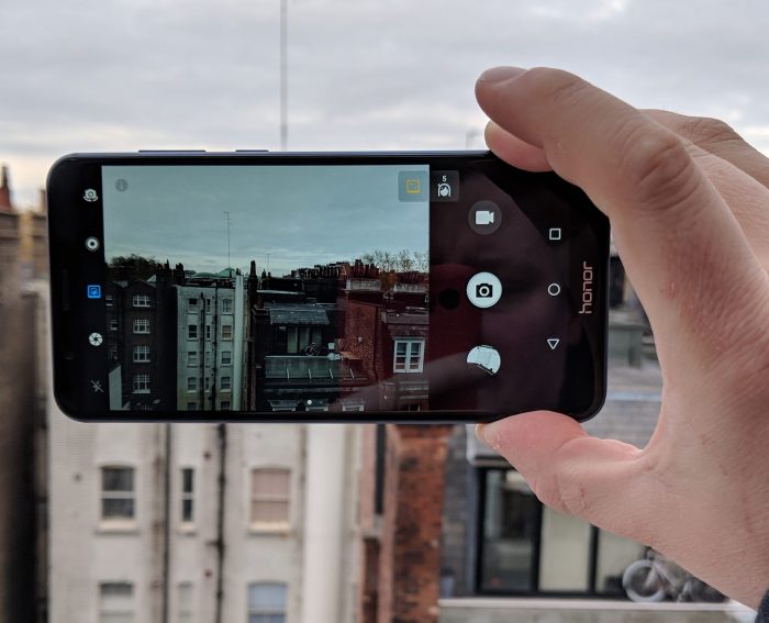 The Honor 7X touches down in the UK. Time to max your view..