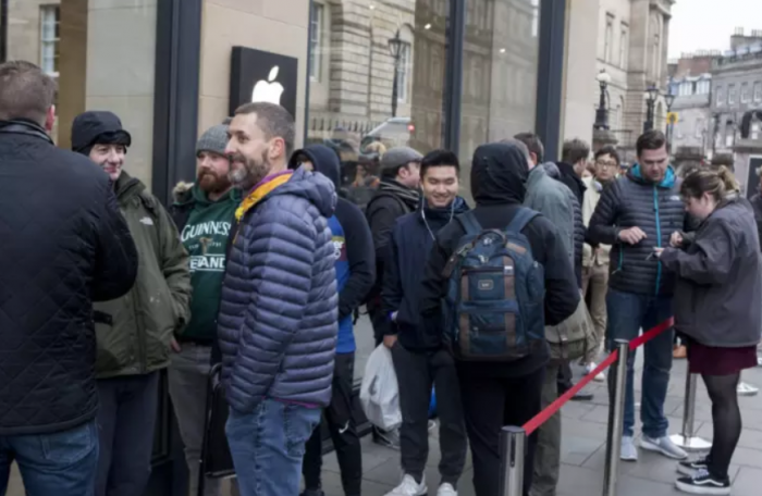 iPhone X   Watch as people queue up outside a fake Apple store.