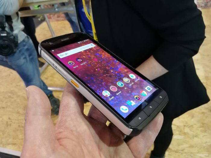 #MWC18   CAT S61 Hands on demo. Its got frickin laser beams!