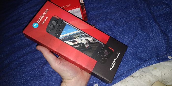 Moto Z2 Gamepad review