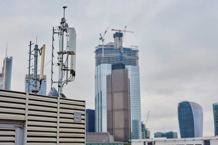 EE switches on nine 5G sites