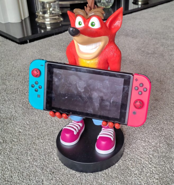 Review   Crash Bandicoot XL Smartphone and gadget holder