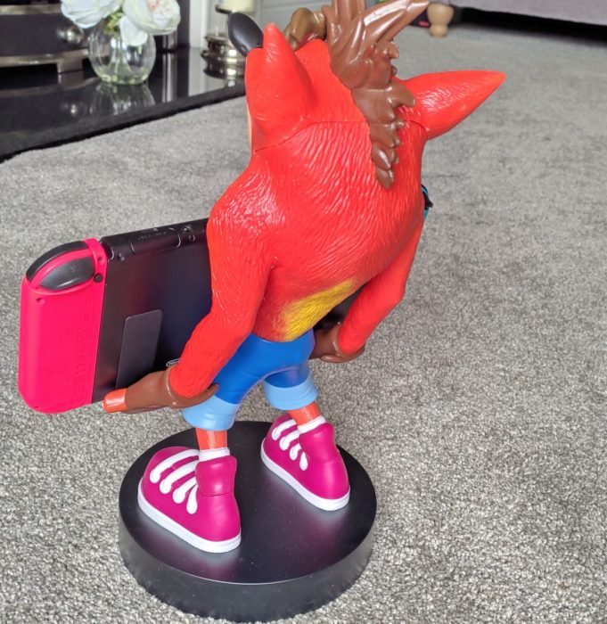 Review   Crash Bandicoot XL Smartphone and gadget holder