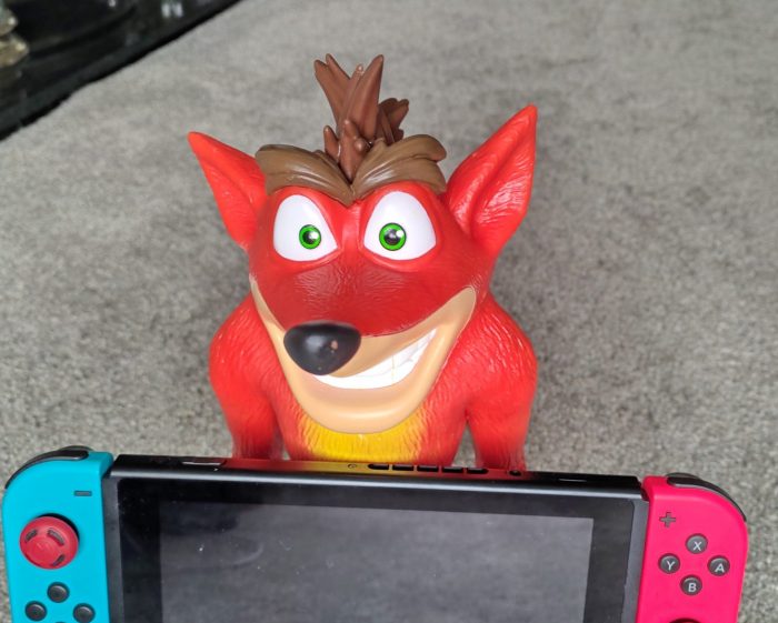 Review   Crash Bandicoot XL Smartphone and gadget holder