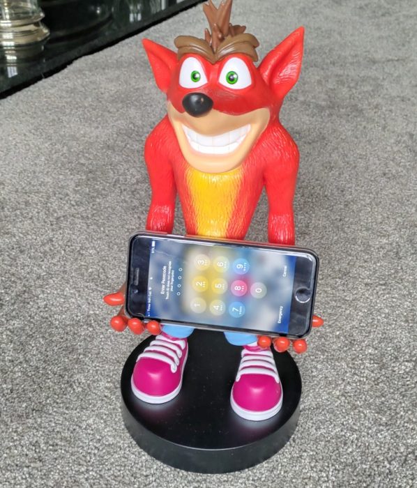Review   Crash Bandicoot XL Smartphone and gadget holder